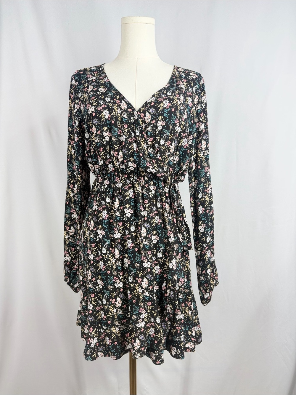 NWT Sky And Sparrow Womens M Floral Faux Wrap Dress Long Sleeve Ruffle Hem Black